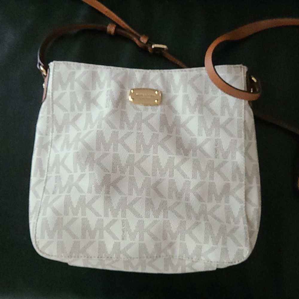 Michael kors crossbody bag vanilla